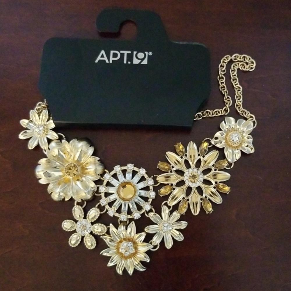 Apt. 9 flower necklace